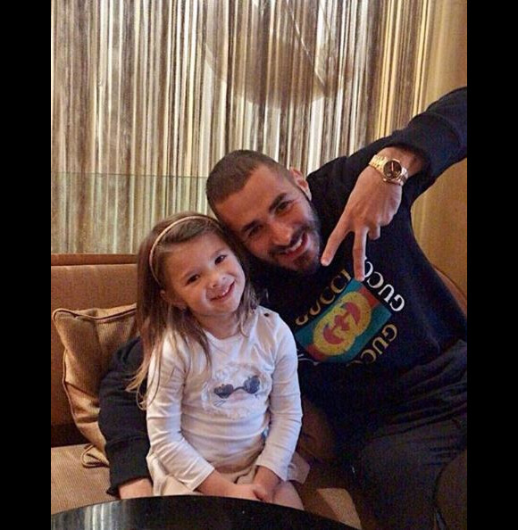 Karim Benzema pose avec sa fille Mélia, 3 ans, sur Instagram le 6 octobre 2017.