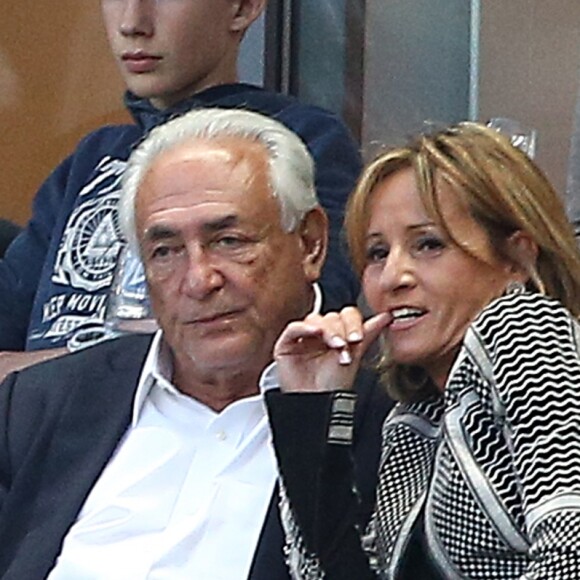 Dominique Strauss Kahn et sa compagne Myriam L'Aouffir assistent à la finale de la Coupe de France entre le PSG et Auxerre au Stade de France à Saint-Denis le 30 mai 2015.