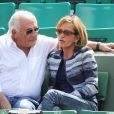 Dominique Strauss Kahn et sa compagne Myriam L'Aouffir dans les tribunes des Internationaux de France de tennis de Roland Garros le 30 mai 2015.
