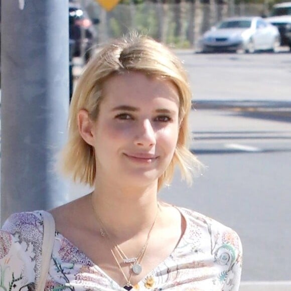 Emma Roberts se promène à Studio City le 29 septembre 2017.