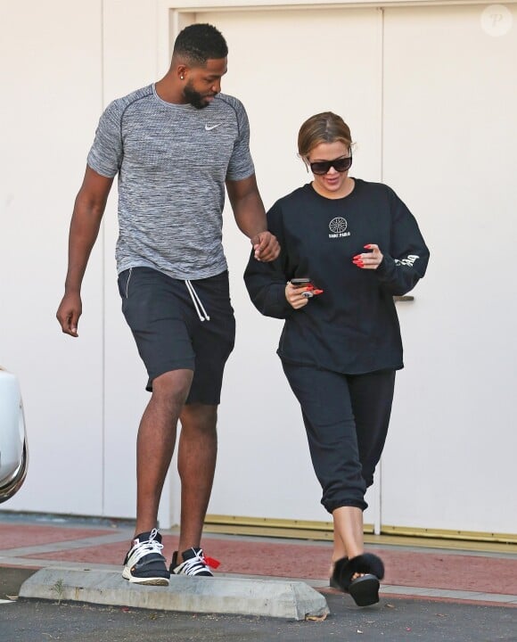 Khloe Kardashian à la sortie de chez le dermatologue avec son compagnon Tristan Thompson, à Los Angeles, e 16 septembre 2017.