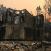 Levi Leipheimer dans les ruines de sa maison de Santa Rosa, dans le comté de Sonoma en Californie, le 11 octobre 2017 suite au passage des incendies dévastateurs. Photo Instagram.