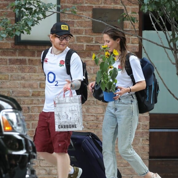 Exclusif - Ed Sheeran et sa compagne Cherry Seaborn quittent leur hôtel de New York, le 4 juillet 2017.