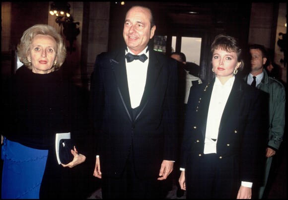 Jacques Chirac avec sa femme Bernadette et leur fille Claude à l'opéra de Paris en 1989