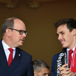 Le prince Albert II de Monaco et son neveu Louis Ducruet lors du match de Ligue des Champions entre l'AS Monaco et le Besiktas Istanbul au stade Louis II à Monaco le 17 octobre 2017. © Bruno Bebert / Bestimage