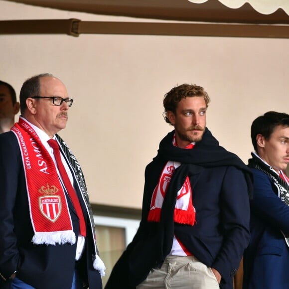 Semi-exclusif - Le prince Albert II de Monaco, Pierre Casiraghi, Louis Ducruet (tous trois moustachus) et sa compagne Marie lors du match de Ligue des Champions entre l'AS Monaco et le Besiktas Istanbul au stade Louis II à Monaco le 17 octobre 2017. © Bruno Bebert / Bestimage