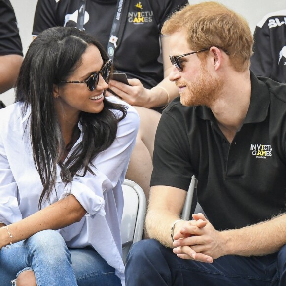Le prince Harry et Meghan Markle en couple dans les tribunes de la finale de tennis des 3e Invictus Games à Toronto, au Canada, le 25 septembre 2017.