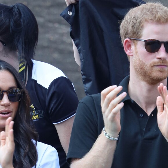 Le prince Harry et Meghan Markle en couple dans les tribunes de la finale de tennis des 3e Invictus Games à Toronto, au Canada, le 25 septembre 2017.
