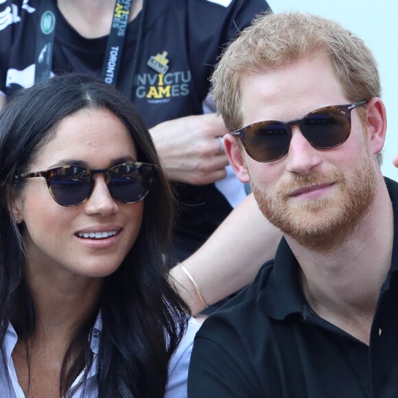 Le prince Harry et Meghan Markle en couple dans les tribunes de la finale de tennis des 3e Invictus Games à Toronto, au Canada, le 25 septembre 2017.