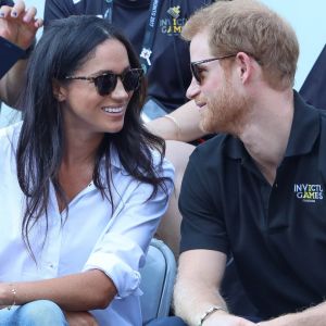 Le prince Harry et Meghan Markle en couple dans les tribunes de la finale de tennis des 3e Invictus Games à Toronto, au Canada, le 25 septembre 2017.