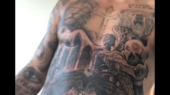 Justin Bieber : Le torse entièrement recouvert de nouveaux tatouages !