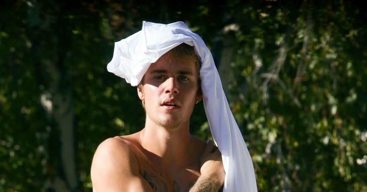 Exclusif Justin Bieber se promène torse nu dans les rues de Los Angeles le 29 septembre 2017