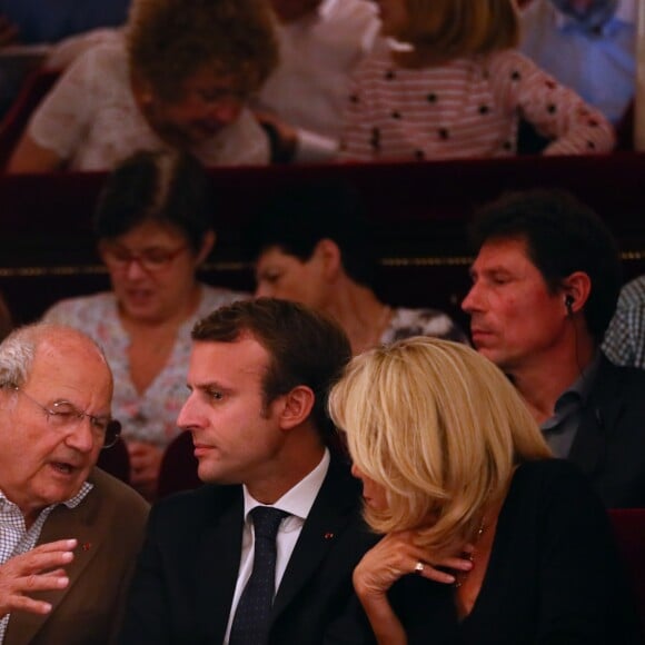 Exclusif - Marc Ladreit de Lacharrière, le président de la République française Emmanuel Macron et sa femme Brigitte Macron - Représentation de la pièce de théâtre "Le Tartuffe" au théâtre de la porte Saint-Martin à Paris, le 14 octobre 2017. © Sébastien Valiela/Bestimage