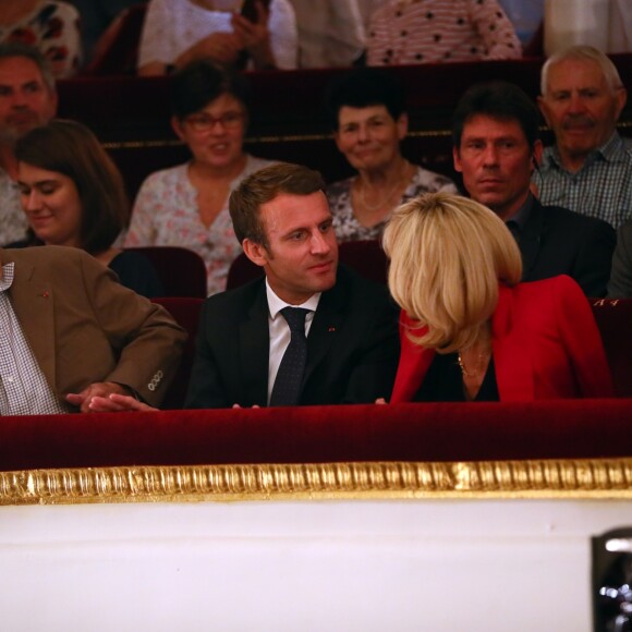 Exclusif - Marc Ladreit de Lacharrière, le président de la République française Emmanuel Macron, Brigitte Macron et Jean-Claude Camus - Représentation de la pièce de théâtre "Le Tartuffe" au théâtre de la porte Saint-Martin à Paris, le 14 octobre 2017. © Sébastien Valiela/Bestimage