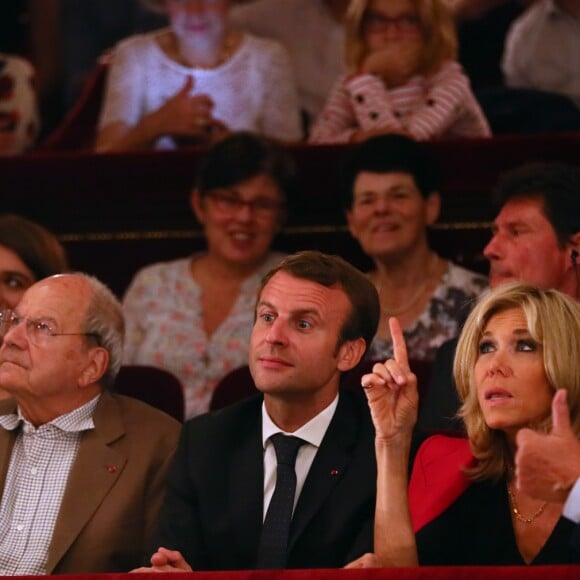 Exclusif - Marc Ladreit de Lacharrière, le président de la République française Emmanuel Macron, Brigitte Macronet Jean-Claude Camus - Représentation de la pièce de théâtre "Le Tartuffe" au théâtre de la porte Saint-Martin à Paris, le 14 octobre 2017. © Sébastien Valiela/Bestimage