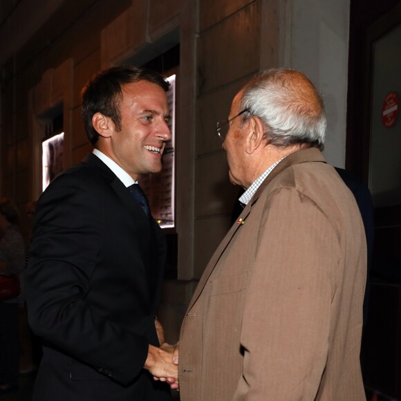 Exclusif - Marc Ladreit de Lacharrière accueille le président de la République française Emmanuel Macron - Représentation de la pièce de théâtre "Le Tartuffe" au théâtre de la porte Saint-Martin à Paris, le 14 octobre 2017. © Sébastien Valiela/Bestimage