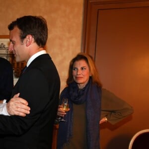 Exclusif - Michel Bouquet et le président de la République française Emmanuel Macron dans les loges après la représentation - Représentation de la pièce de théâtre "Le Tartuffe" au théâtre de la porte Saint-Martin à Paris, le 14 octobre 2017. © Sébastien Valiela/Bestimage