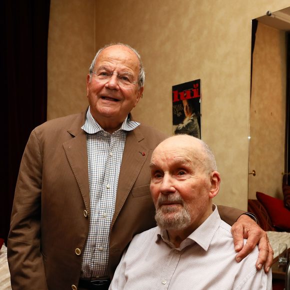 Exclusif - Michel Bouquet et Marc Ladreit de Lacharrière dans les loges après la représentation - Représentation de la pièce de théâtre "Le Tartuffe" au théâtre de la porte Saint-Martin à Paris, le 14 octobre 2017. © Sébastien Valiela/Bestimage