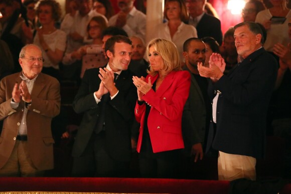 Exclusif - Marc Ladreit de Lacharrière, le président de la République Emmanuel Macron, son épouse Brigitte Macron et Jean-Claude Camus - Représentation de la pièce de théâtre "Le Tartuffe" au théâtre de la porte Saint-Martin à Paris, le 14 octobre 2017. © Sébastien Valiela/Bestimage