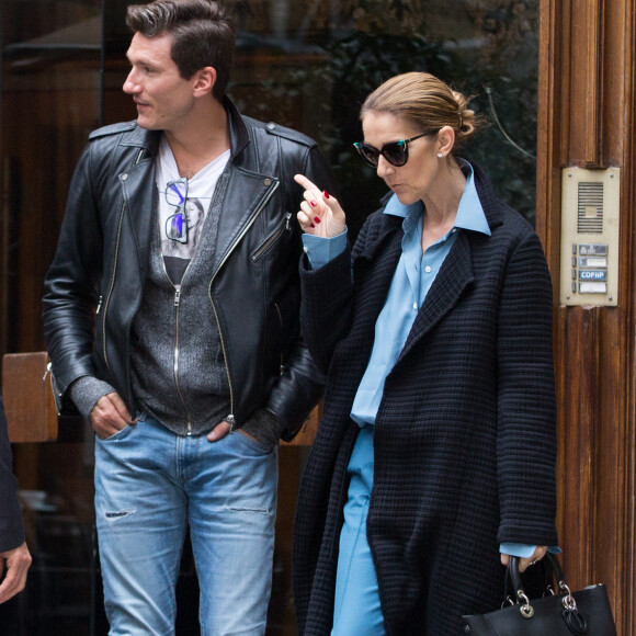Exclusif -  Céline Dion et son danseur Pepe Munoz sont allés déjeuner au restaurant italien Paparazzi au square de l'Opéra-Louis Jouvet et sont ensuite allés faire du shopping chez Dior avenue Montaigne et chez Balmain rue François 1er avant de revenir à l'hôtel Royal Monceau à Paris, France, le 8 août 2017.