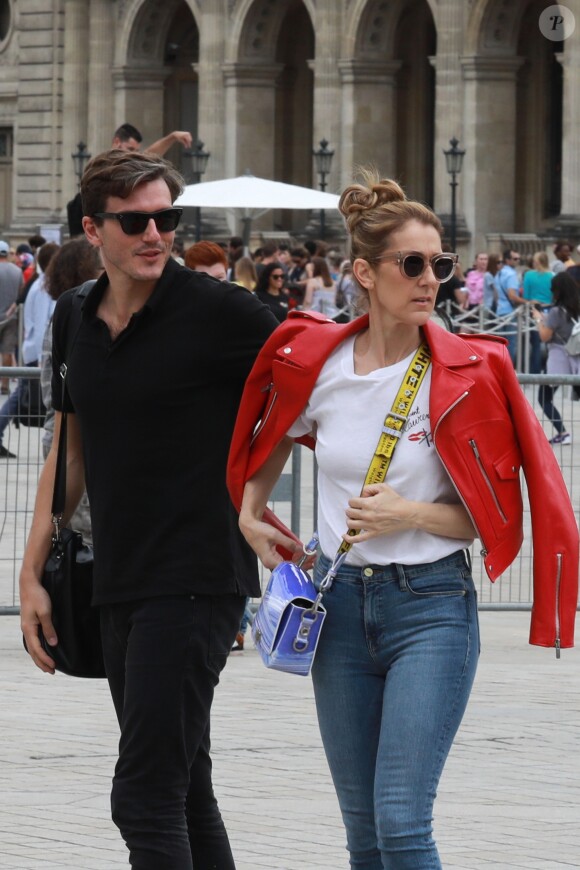 Exclusif  - Céline Dion se rend chez Chanel à Paris en compagnie de son danseur Pepe Munoz qui ne la quitte plus... Le 14 juillet 2017.
