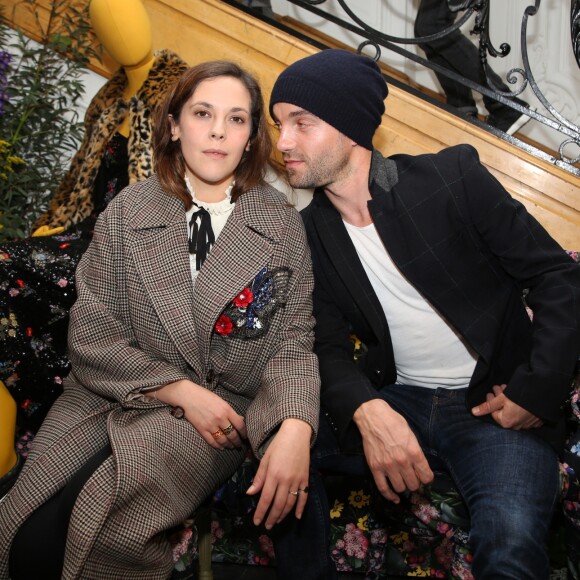 Alysson Paradis et son compagnon Guillaume Gouix - Soirée de lancement de la collection "Erdem x H&M" à l'hôtel du Duc à Paris, France, le 26 octobre 2017. © Denis Guignebourg/Bestimage