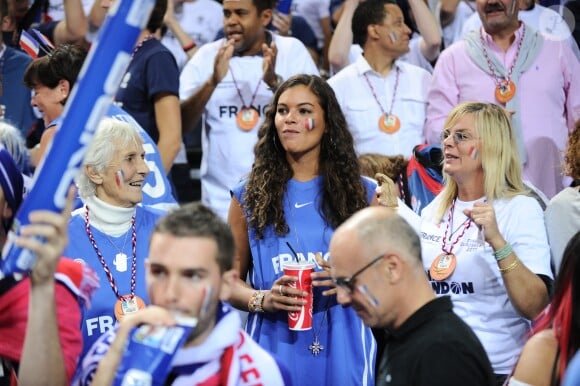 Marie-Claire, la mère de Yannick Noah, et Yelena Noah à l'EuroBasket 2011, finale entre la France et l'Espagne, le 18 septembre 2011.