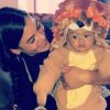 Yelena Noah pose avec son fils déguisé en lion pour Halloween sur Instangram le 31 octobre 2017.