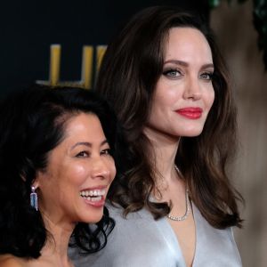 Loung Ung et Angelina Jolie à la 21ème soirée annuelle des Hollywood Film Awards à Los Angeles, le 5 novembre 2017. © Chris Delmas/Bestimage