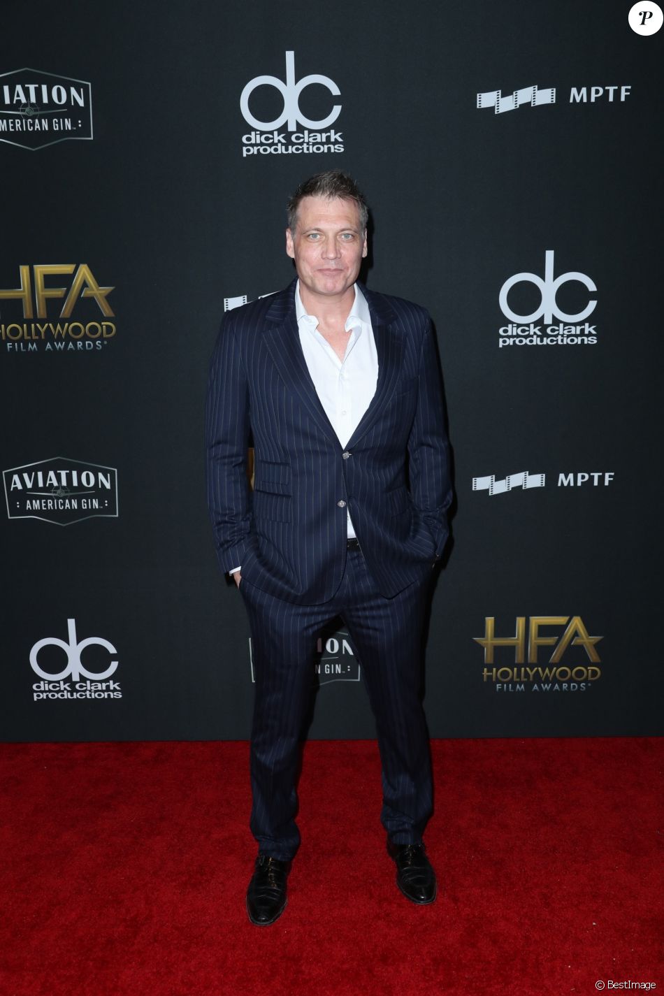 Holt McCallany the losers