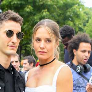 Pierre Niney et sa compagne Natasha Andrews arrivent au défilé de mode Dior homme printemps-été 2018 au Grand Palais à Paris, France, on June 24, 2017. © CVS/Veeren/Bestimage C