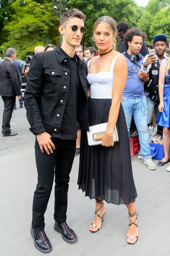 Pierre Niney et sa compagne Natasha Andrews arrivent au défilé de mode Dior homme printemps-été 2018 au Grand Palais à Paris, France, on June 24, 2017. © CVS/Veeren/Bestimage C