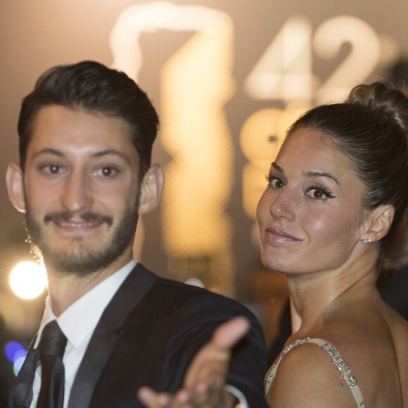 Pierre Niney (Smoking Dior, chaussures Louboutin, Bijoux Montblanc) et sa compagne Natasha Andrews (Robe Dior, chaussures Louboutin, bijoux Cartier) - Arrivées au dîner de la 42e cérémonie des César au Fouquet's à Paris. Le 24 février 2017 © Pierre Perusseau / Bestimage