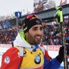 Troisième titre mondial pour Martin Fourcade, vainqueur de la poursuite en Biathlon à Oslo en Norvège le 5 mars 2016.  OSLO, NORWAY. MARCH 6, 2016. First-placed Martin Fourcade of France poses at an awards ceremony for the men's 12,5km pursuit race at the 2016 IBU Biathlon World Championships in Holmenkollen, Oslo.06/03/2016 - Oslo