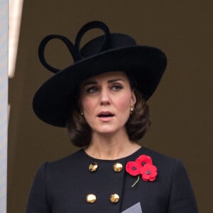 Kate Middleton, enceinte, à Londres le 12 novembre 2017 lors du Dimanche du Souvenir, commémoration sur le Cénotaphe de Whitehall des soldats tombés au champ d'honneur lors des deux Guerres mondiales.