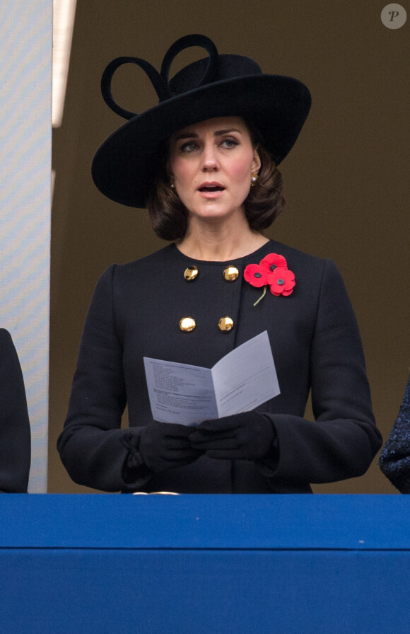 Kate Middleton, enceinte, à Londres le 12 novembre 2017 lors du Dimanche du Souvenir, commémoration sur le Cénotaphe de Whitehall des soldats tombés au champ d'honneur lors des deux Guerres mondiales.