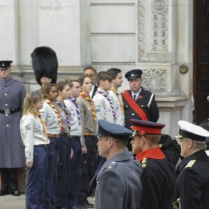 Le prince William et le prince Harry à Londres le 12 novembre 2017 lors du Dimanche du Souvenir, commémoration sur le Cénotaphe de Whitehall des soldats tombés au champ d'honneur lors des deux Guerres mondiales.