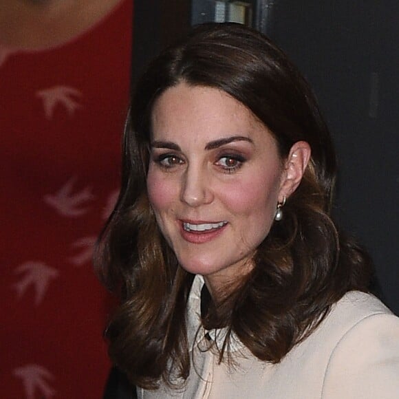 La duchesse Catherine de Cambridge, enceinte, quitte le Hornset Road Children Centre à Londres le 14 novembre 2017.