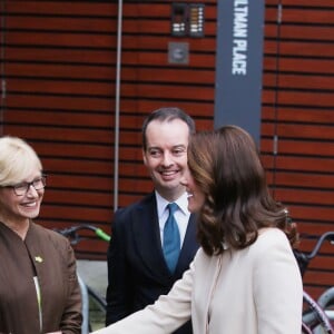 La duchesse Catherine de Cambridge, enceinte, arrive au Hornset Road Children Centre à Londres le 14 novembre 2017. Une visite reprogrammée après son annulation de dernière minute début septembre en raison des violents symptômes d'hyperémèse gravidique de sa troisième grossesse.