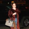 Dakota Johnson a passé la journée sur un shooting photo avec les acteurs de 'Fifty Shades Freed' à New York. L'actrice porte un manteau en fourrure marron, un jean taille haute, un haut noir, des mocassins noirs et blancs et un sac 'Gucci', le 2 novembre 2017.
