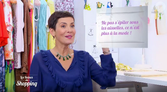 Catherine surprend Cristina Cordula avec ses aisselles non épilées dans "Les Reines du shopping" (M6), mercredi 15 novembre 2017.