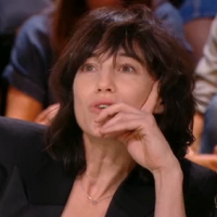 Charlotte Gainsbourg, gênée, reprend Yann Barthès sur la mort de sa soeur