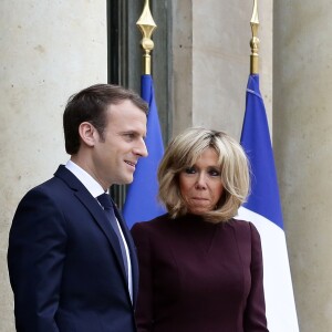 Emmanuel Macron, président de la République Française, et sa femme la première Dame Brigitte Macron reçoivent l'ex-Premier ministre libanais Saad Hariri accompagné de sa femme Lara et de son fils Hussam au palais de l'Elysée. Paris, le 18 novembre 2017. © Stéphane Lemouton/Bestimage