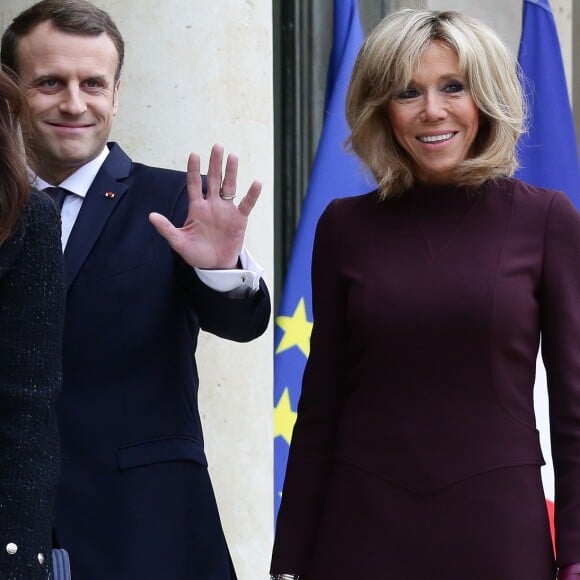 Emmanuel Macron, président de la République Française, et sa femme la première Dame Brigitte Macron reçoivent l'ex-Premier ministre libanais Saad Hariri accompagné de sa femme Lara et de son fils Hussam au palais de l'Elysée. Paris, le 18 novembre 2017. © Stéphane Lemouton/Bestimage