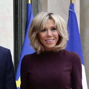 Emmanuel Macron, président de la République Française, et sa femme la première Dame Brigitte Macron reçoivent l'ex-Premier ministre libanais Saad Hariri accompagné de sa femme Lara et de son fils Hussam au palais de l'Elysée. Paris, le 18 novembre 2017. © Stéphane Lemouton/Bestimage