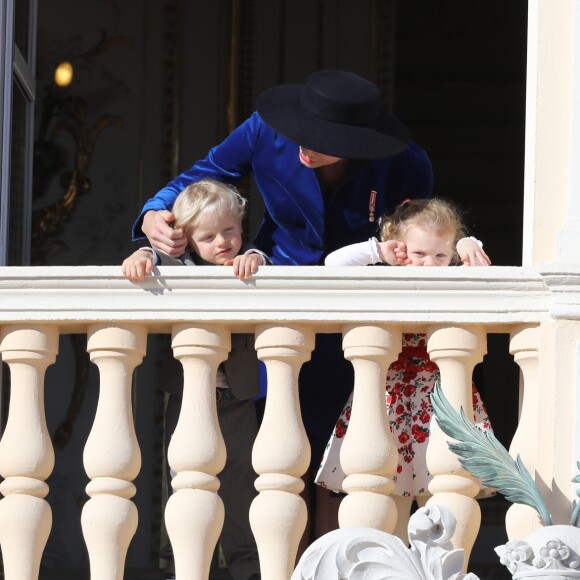 La princesse Charlène de Monaco, le prince Jacques de Monaco, marquis des Baux, et la princesse Gabriella de Monaco, comtesse de Carladès. - La famille princière de Monaco au balcon du palais lors de la fête nationale monégasque, à Monaco, le 19 novembre 2017. © Dominique Jacovides/Bestimage