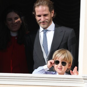 Tatiana Casiraghi (Tatiana Santa Domingo), son mari Andrea Casiraghi et leur fils Sacha - La famille princière de Monaco au balcon du palais lors de la fête nationale monégasque, à Monaco, le 19 novembre 2017. © Dominique Jacovides/Bestimage