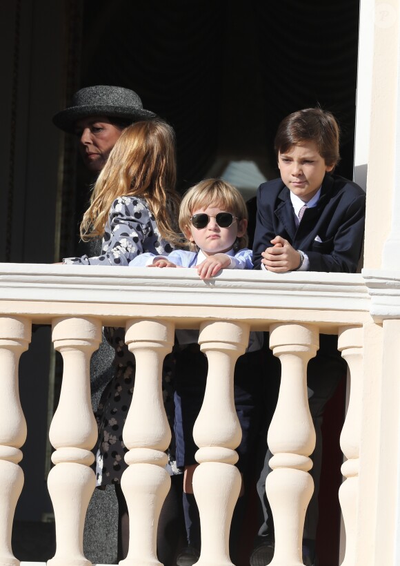 La princesse Caroline de Hanovre et Sacha Casiraghi - La famille princière de Monaco au balcon du palais lors de la fête nationale monégasque, à Monaco, le 19 novembre 2017. © Dominique Jacovides/Bestimage