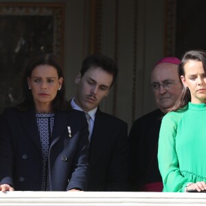 La princesse Stéphanie de Monaco, son fils Louis Ducruet et sa fille Pauline Ducruet - La famille princière de Monaco au balcon du palais lors de la fête nationale monégasque, à Monaco, le 19 novembre 2017. © Dominique Jacovides/Bestimage