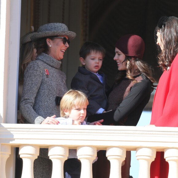 Beatrice Borromeo, Sacha Casiraghi, la princesse Caroline de Hanovre, Tatiana Casiraghi (Tatiana Santa Domingo), Charlotte Casiraghi et son fils Raphaël Elmaleh - La famille princière de Monaco au balcon du palais lors de la fête nationale monégasque, à Monaco, le 19 novembre 2017. © Dominique Jacovides/Bestimage